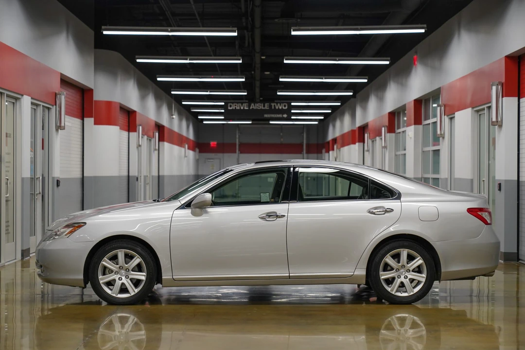 2009 Lexus ES 5th Gen - Image 17 of 31