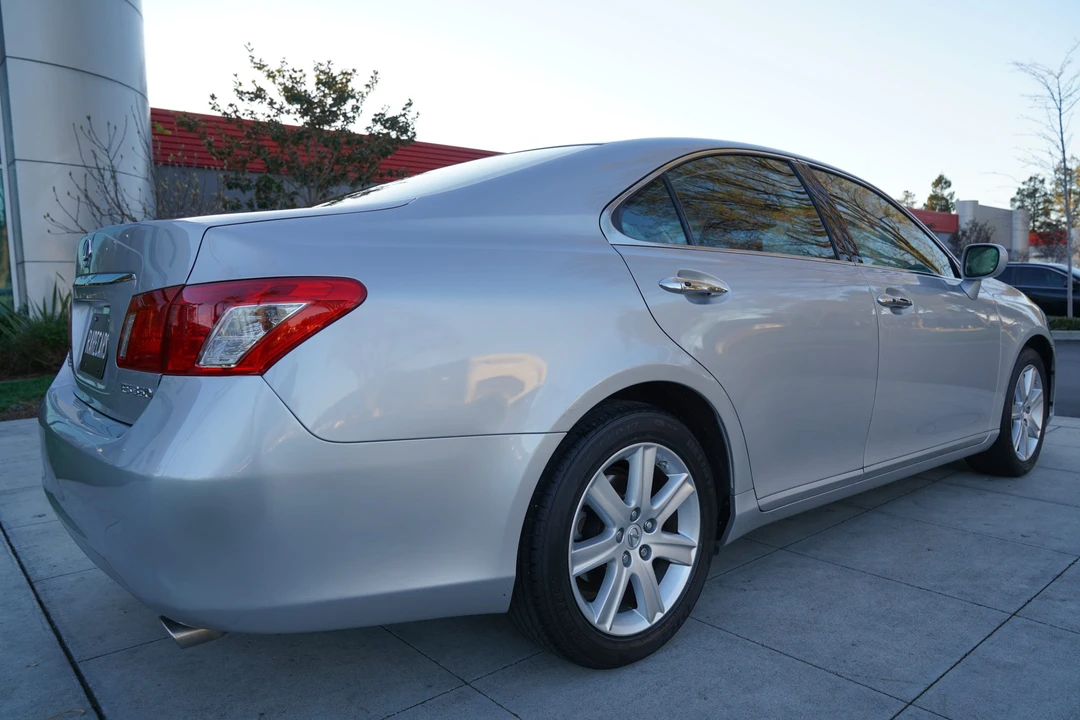 2009 Lexus ES 5th Gen - Image 11 of 31