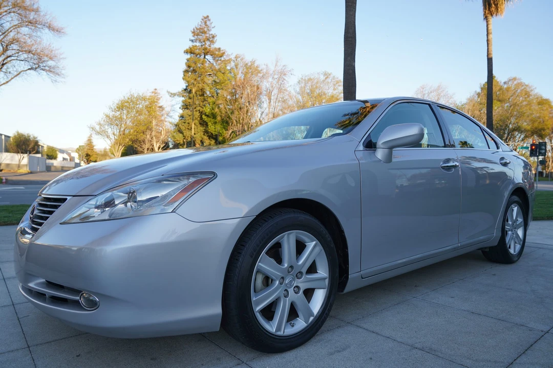 2009 Lexus ES 5th Gen - Image 3 of 31