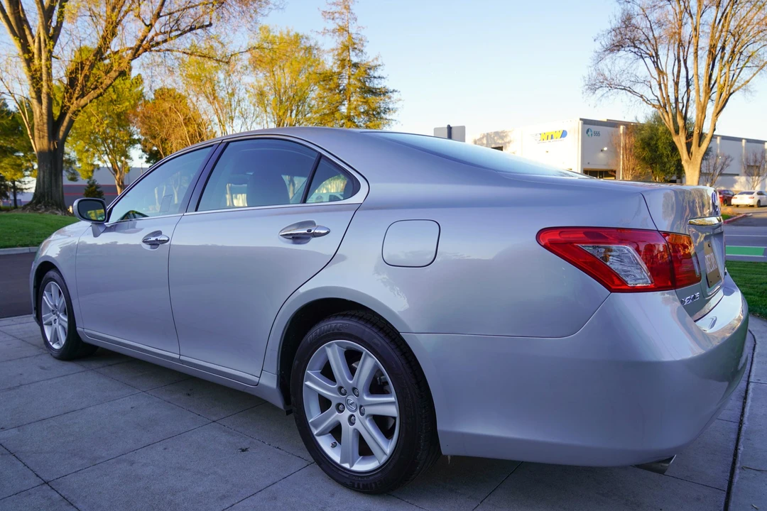 2009 Lexus ES 5th Gen - Image 16 of 31