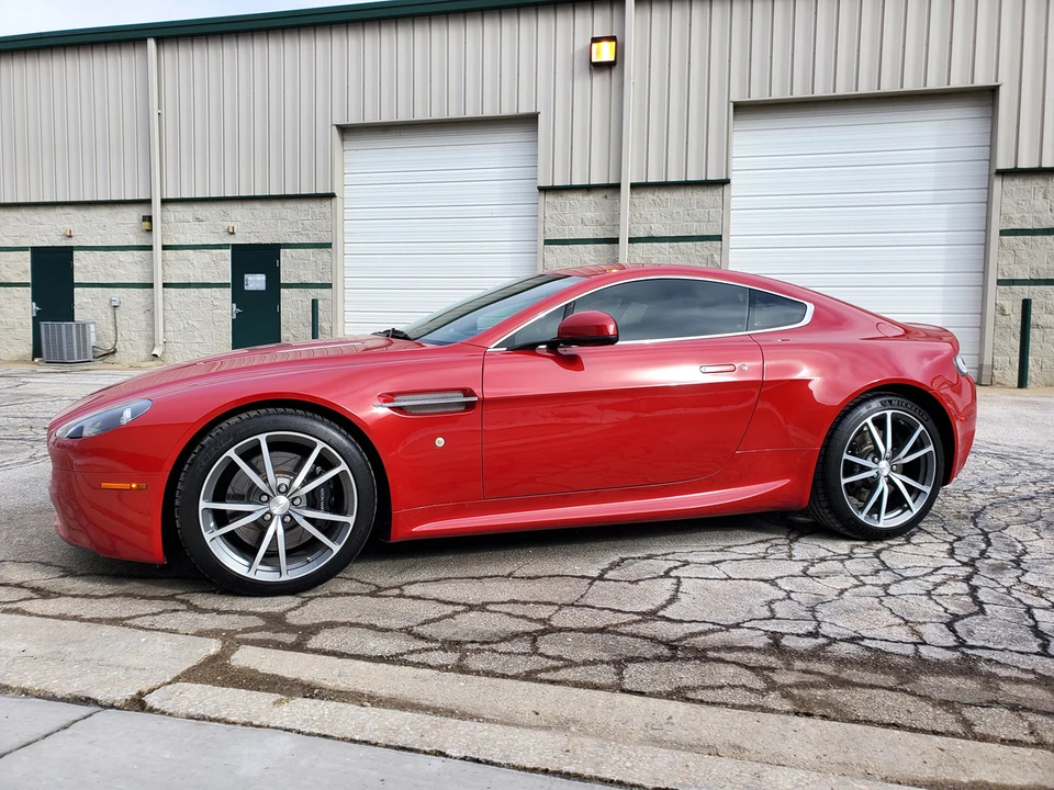 2010 Aston Martin V8 Vantage (2006-2017) - Image 10 of 31