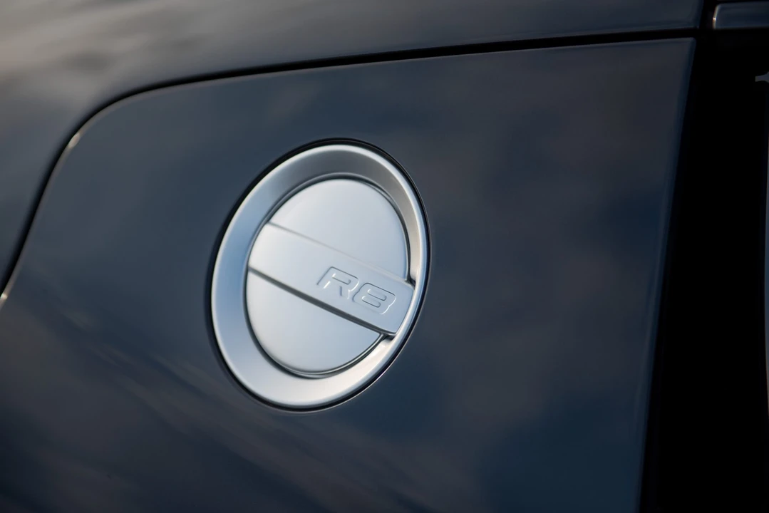 2010 Audi 42 R8 - Image 23 of 31