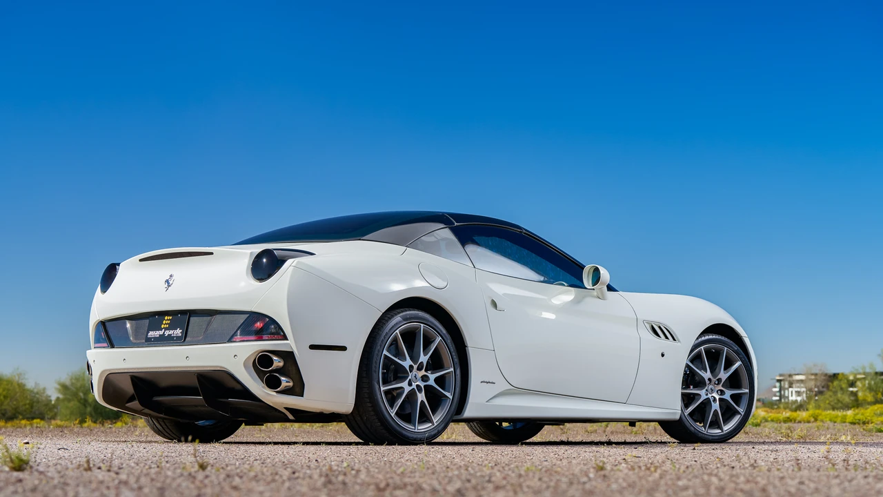 2010 Ferrari California - Image 16 of 31
