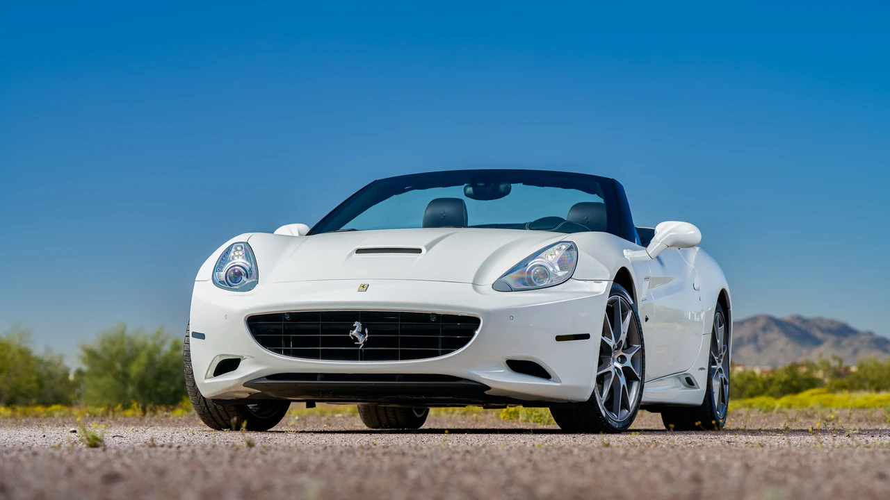 2010 Ferrari California - Image 2 of 31