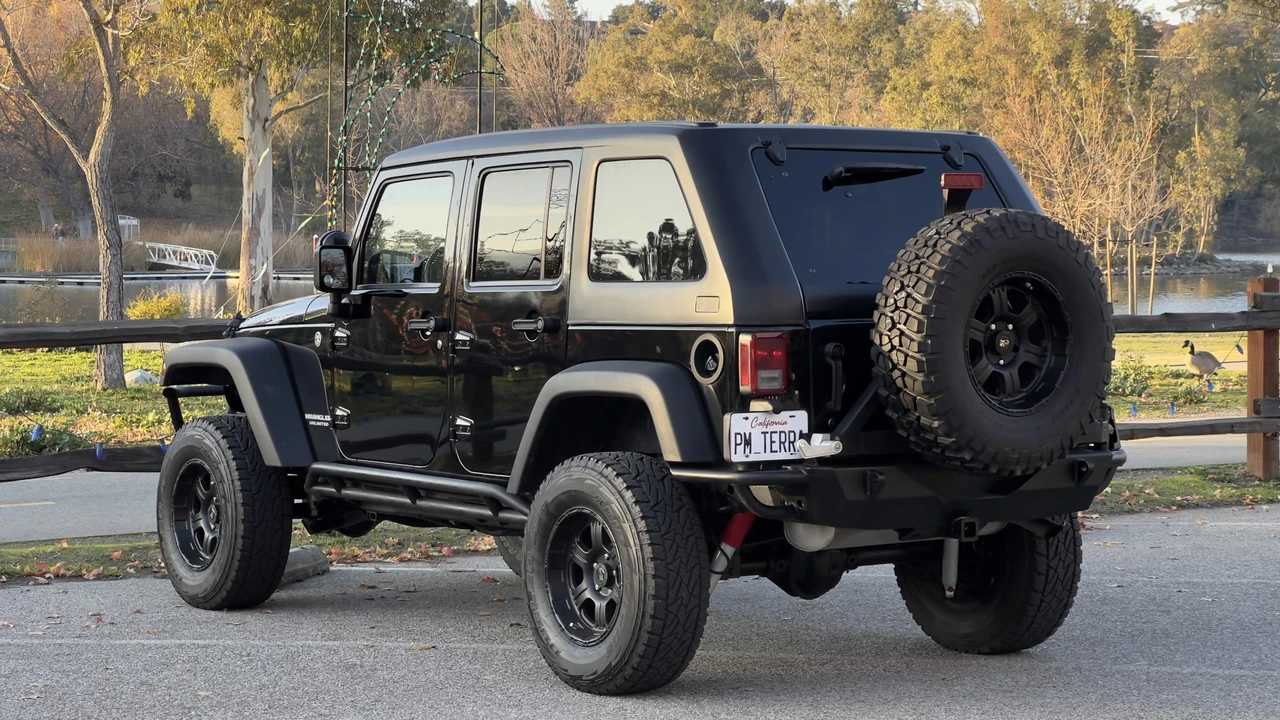 2010 Jeep JK Wrangler - Image 24 of 31