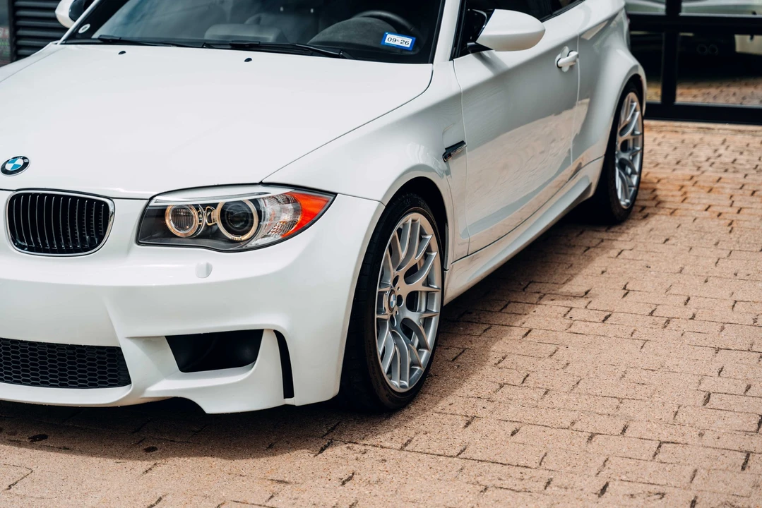 2011 BMW 1M - Image 21 of 31