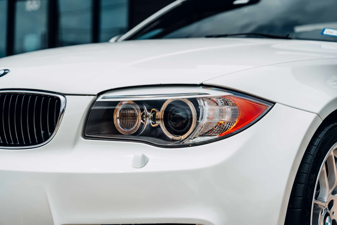2011 BMW 1M - Image 18 of 31