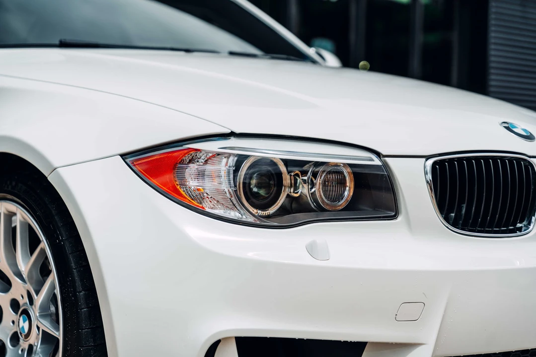 2011 BMW 1M - Image 17 of 31