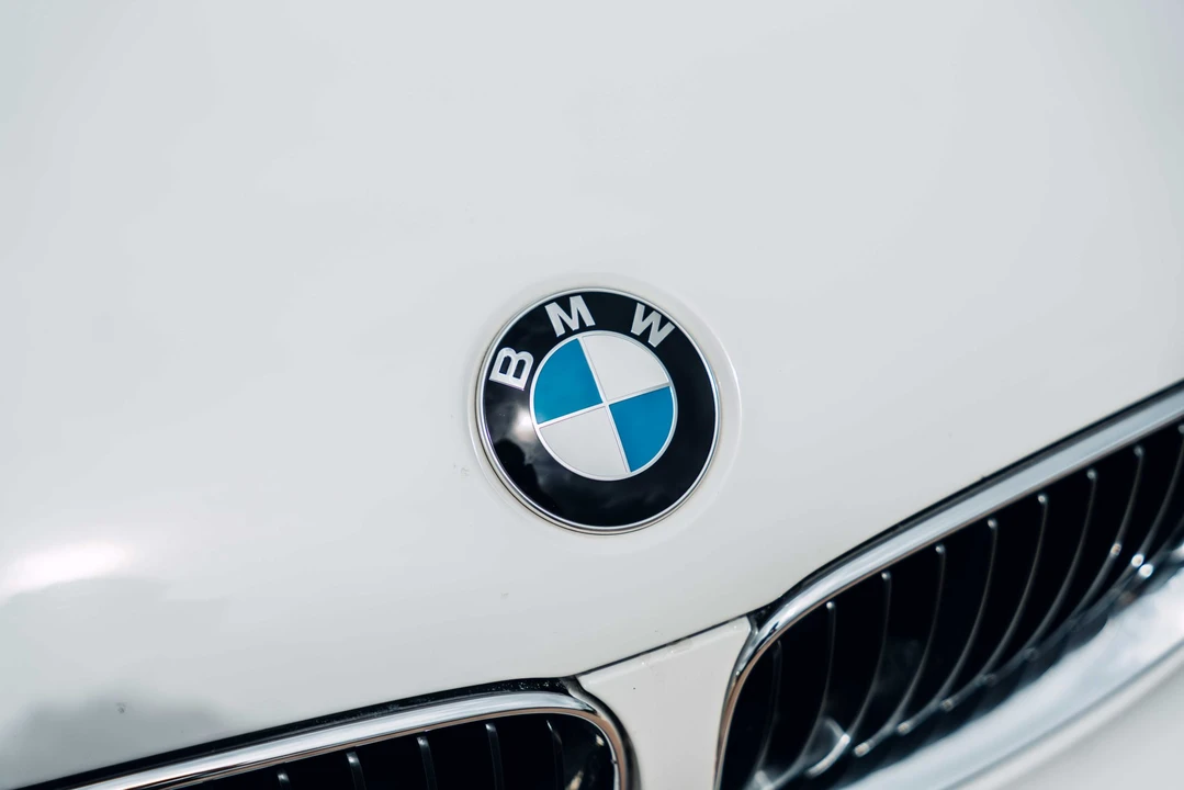 2011 BMW 1M - Image 23 of 31