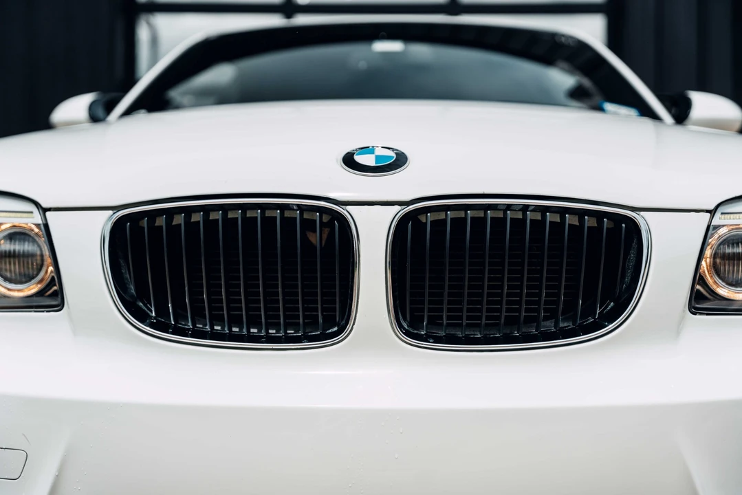 2011 BMW 1M - Image 24 of 31