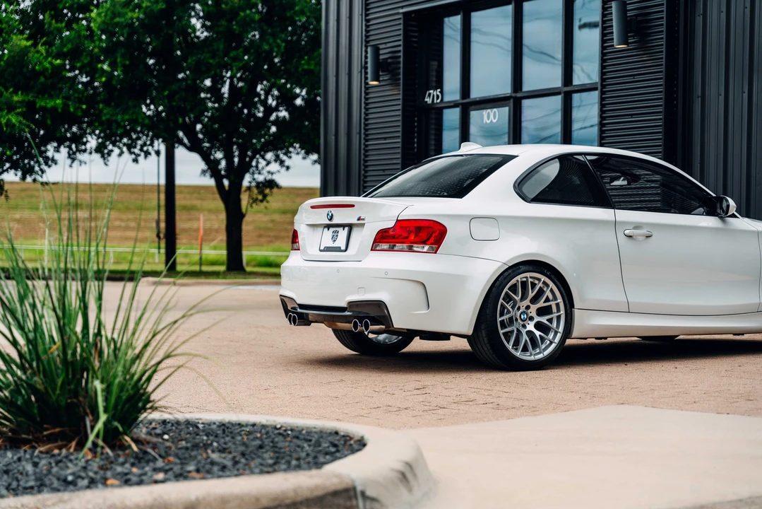 2011 BMW 1M - Image 27 of 31