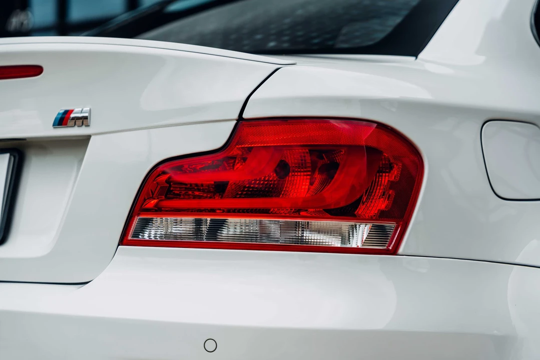 2011 BMW 1M - Image 30 of 31