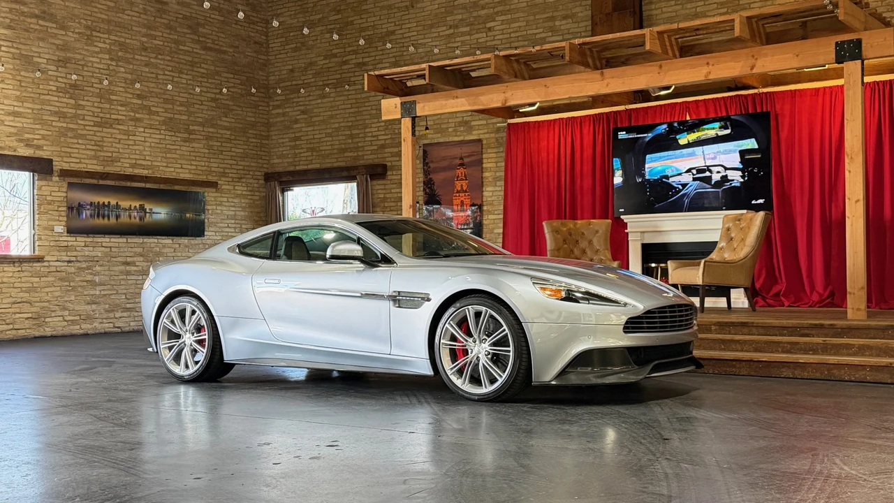 2014 Aston Martin Vanquish 2nd Gen - Image 21 of 31