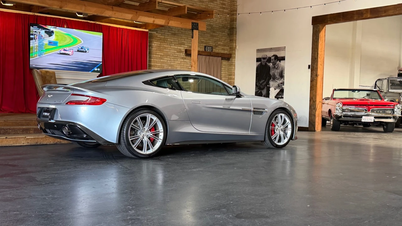 2014 Aston Martin Vanquish 2nd Gen - Image 25 of 31