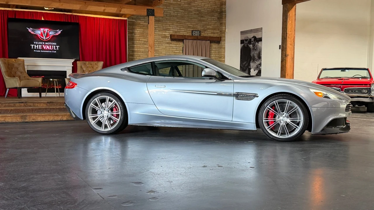 2014 Aston Martin Vanquish 2nd Gen - Image 23 of 31