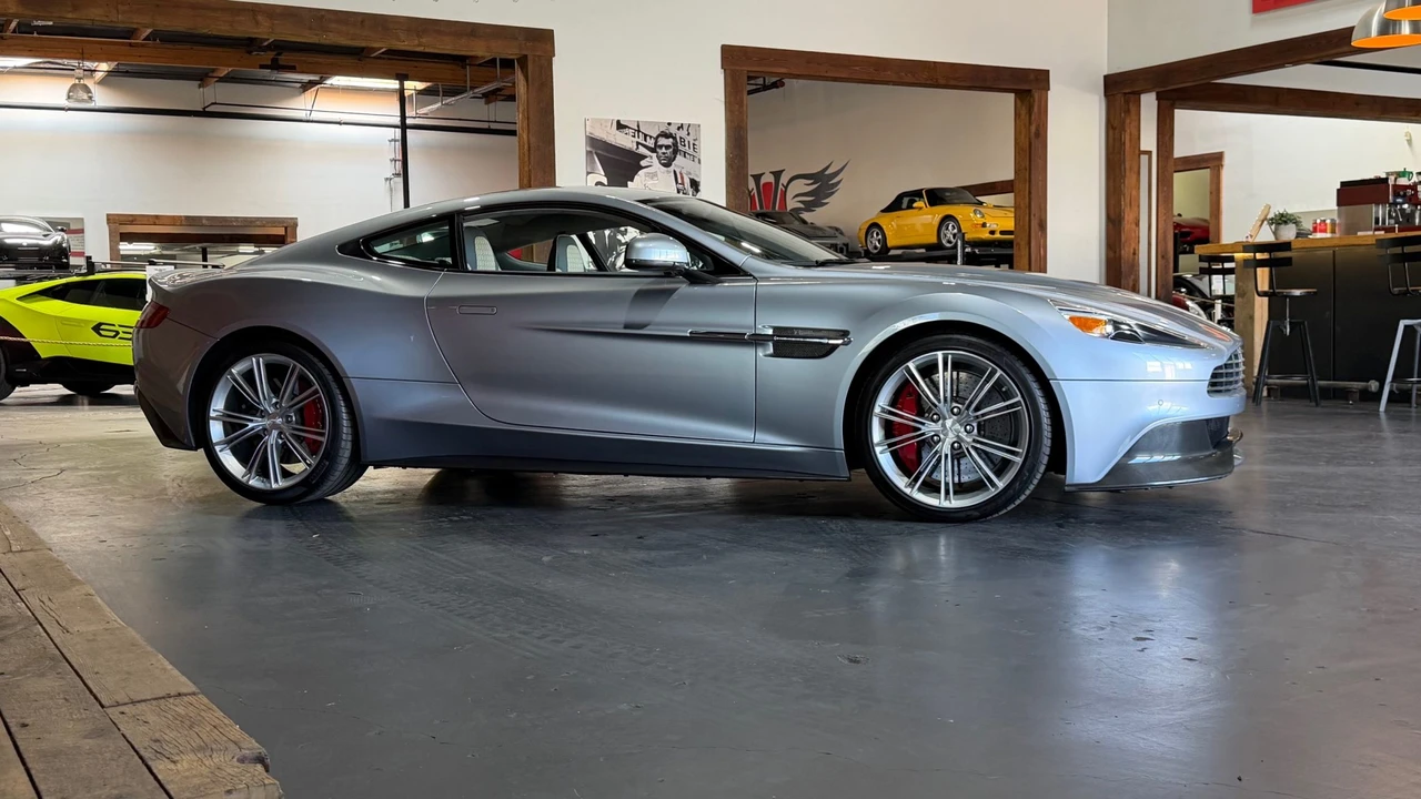 2014 Aston Martin Vanquish 2nd Gen - Image 22 of 31