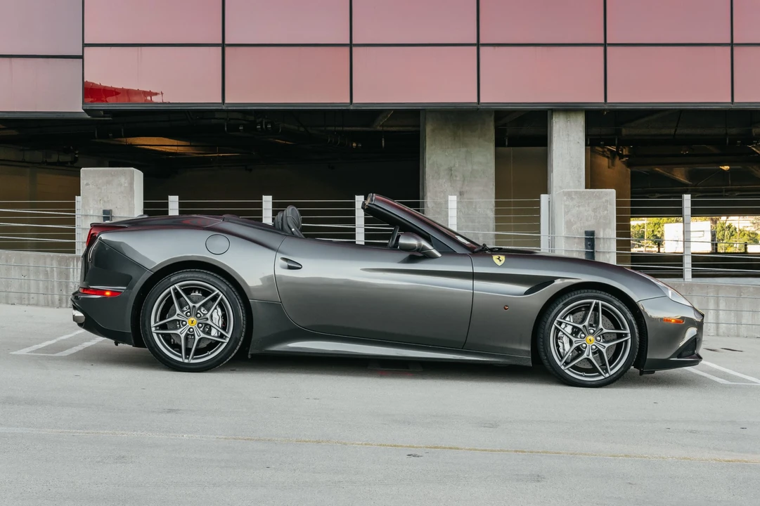 2015 Ferrari California T - Image 15 of 31