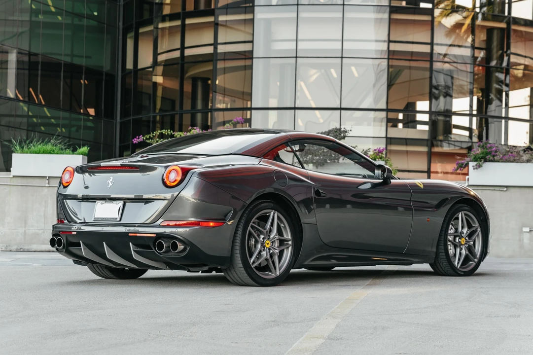2015 Ferrari California T - Image 7 of 31