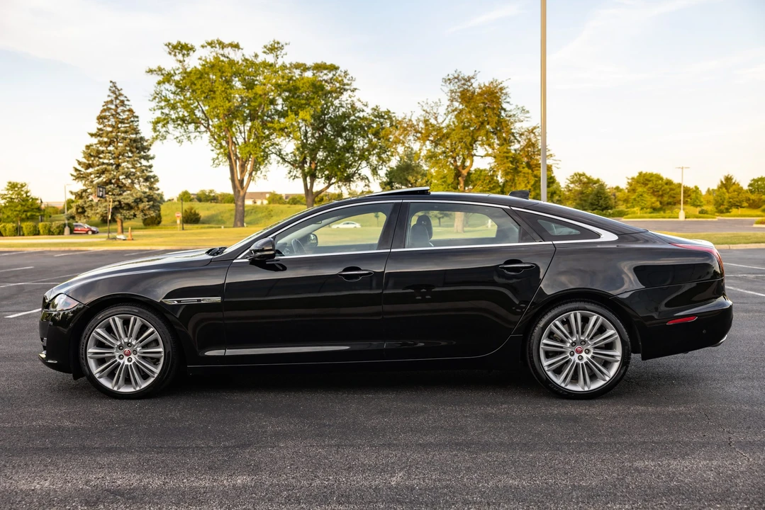 2016 Jaguar X351 XJR - Image 9 of 31