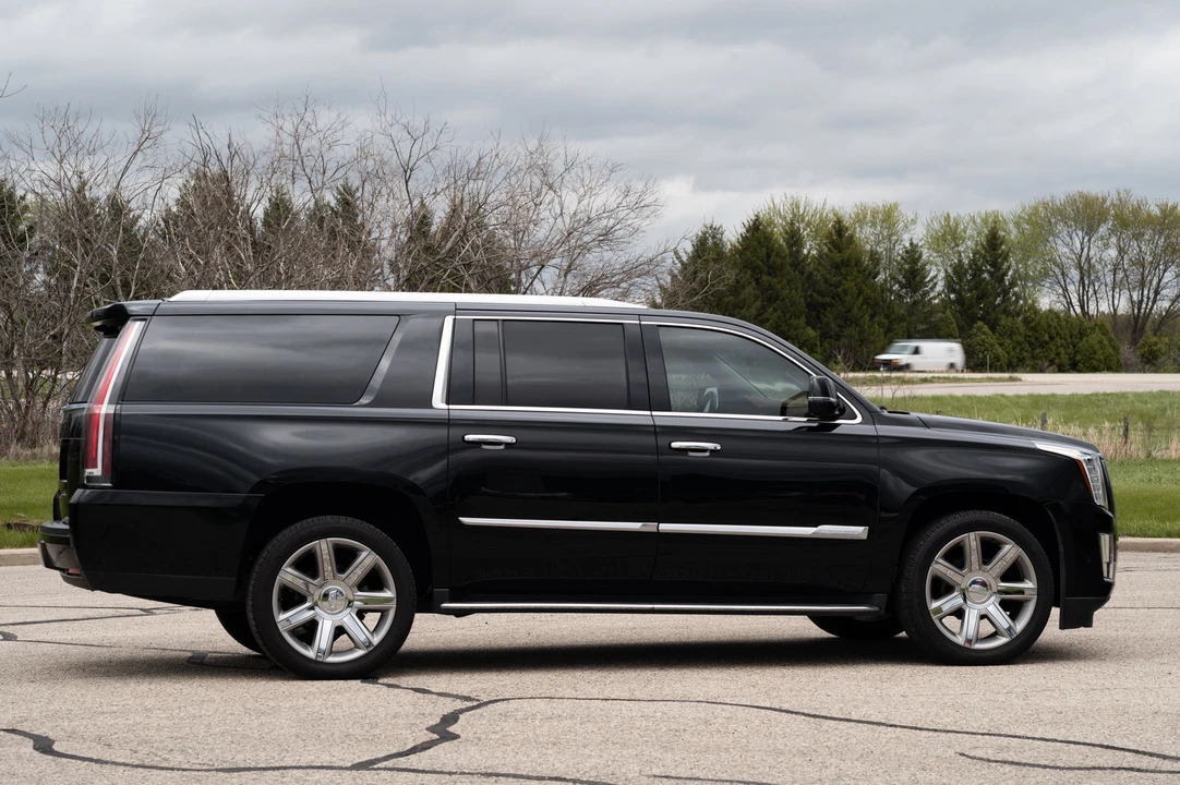 2017 Cadillac Escalade 4th Gen - Image 23 of 31