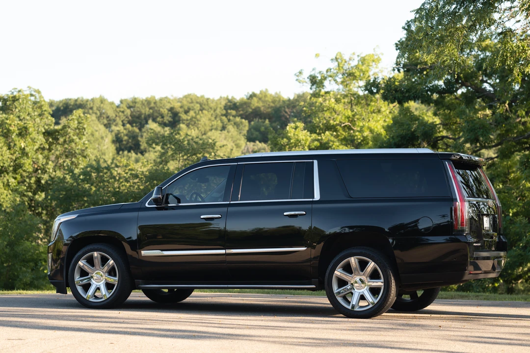 2017 Cadillac Escalade 4th Gen - Image 7 of 31