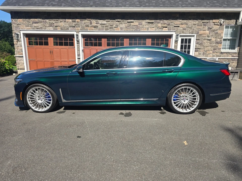 2021 BMW Alpina B7 - Image 2 of 31