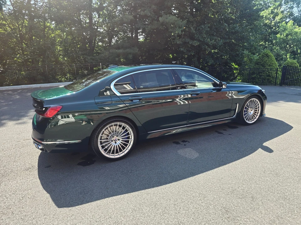 2021 BMW Alpina B7 - Image 17 of 31
