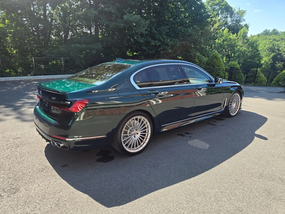 2021 BMW Alpina B7 - Image 18 of 31