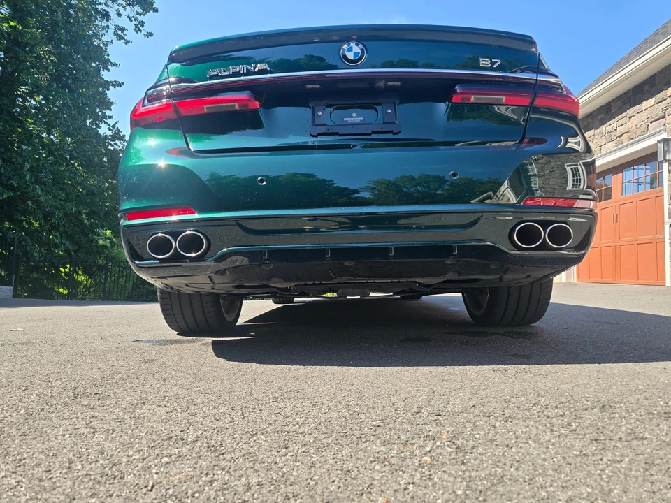 2021 BMW Alpina B7 - Image 23 of 31