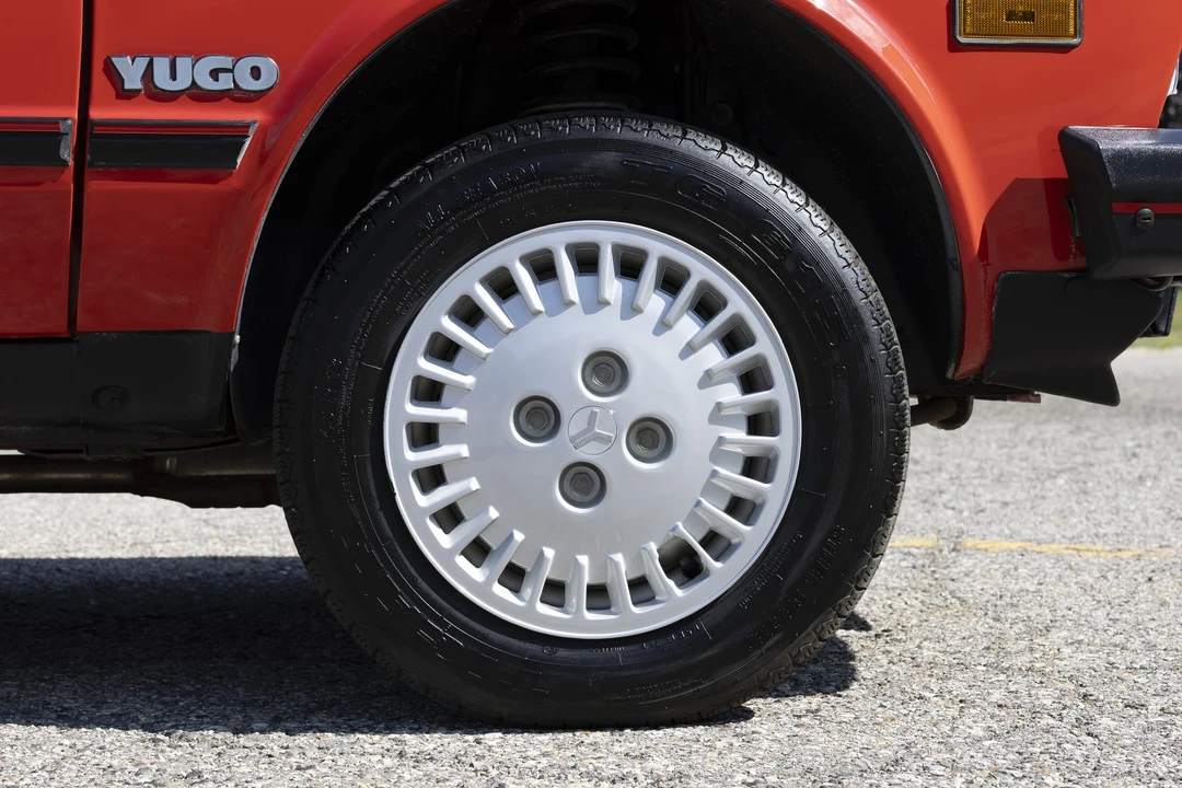 1990 Yugo - Image 29 of 31