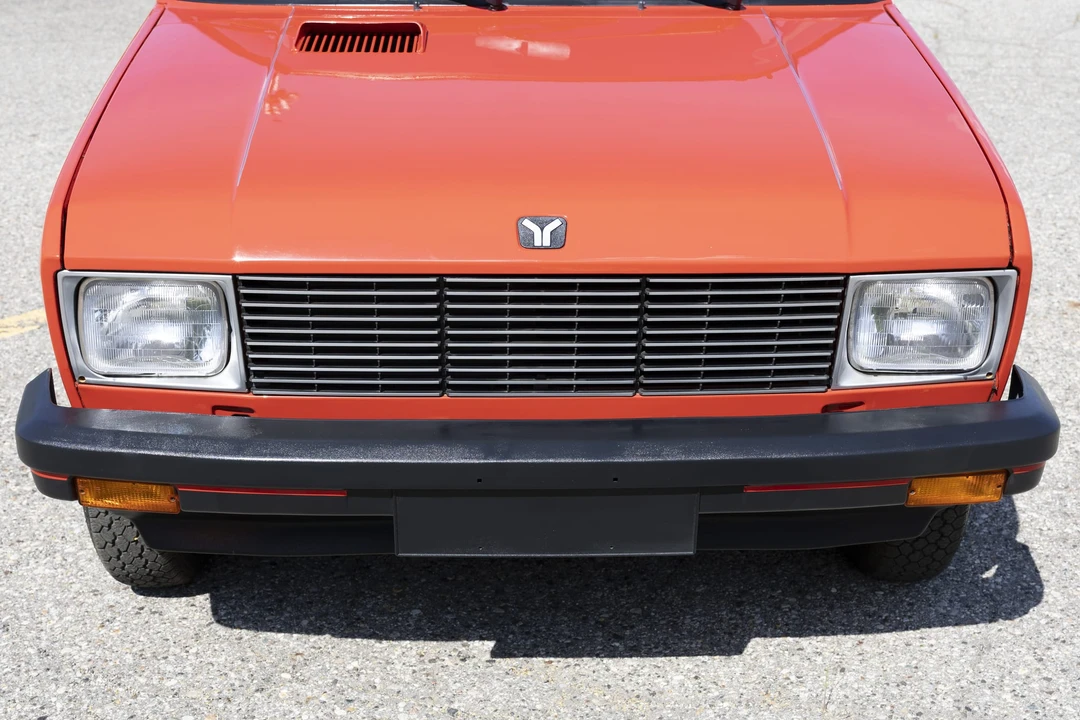 1990 Yugo - Image 12 of 31
