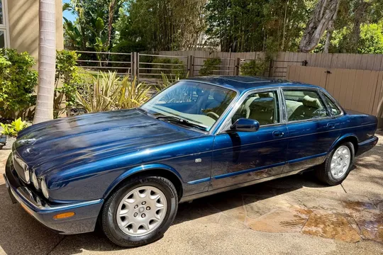 1999 Jaguar XJ8