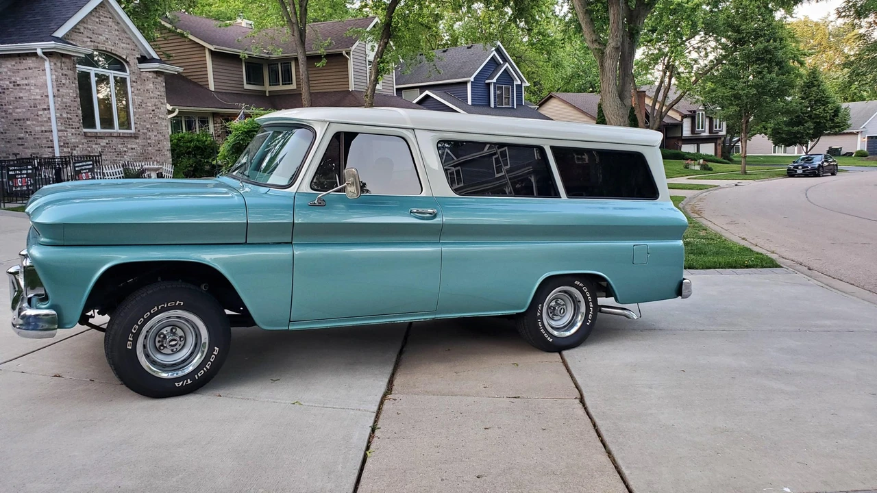 1965 Chevrolet Suburban 5th Gen - Image 3 of 31