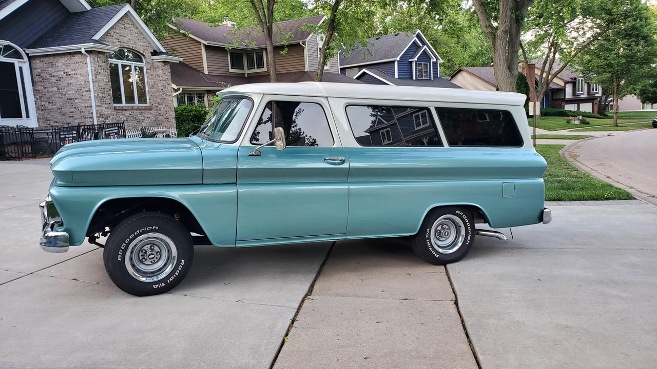 1965 Chevrolet Suburban 5th Gen - Image 5 of 31