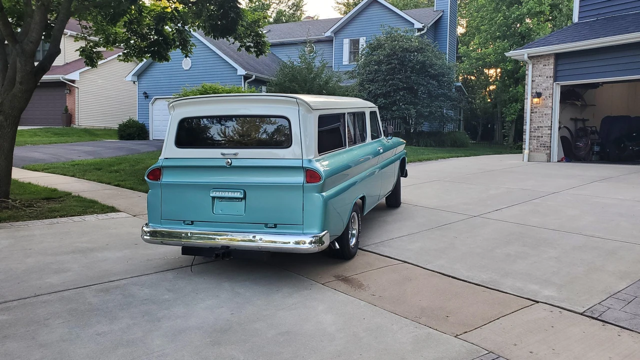 1965 Chevrolet Suburban 5th Gen - Image 9 of 31