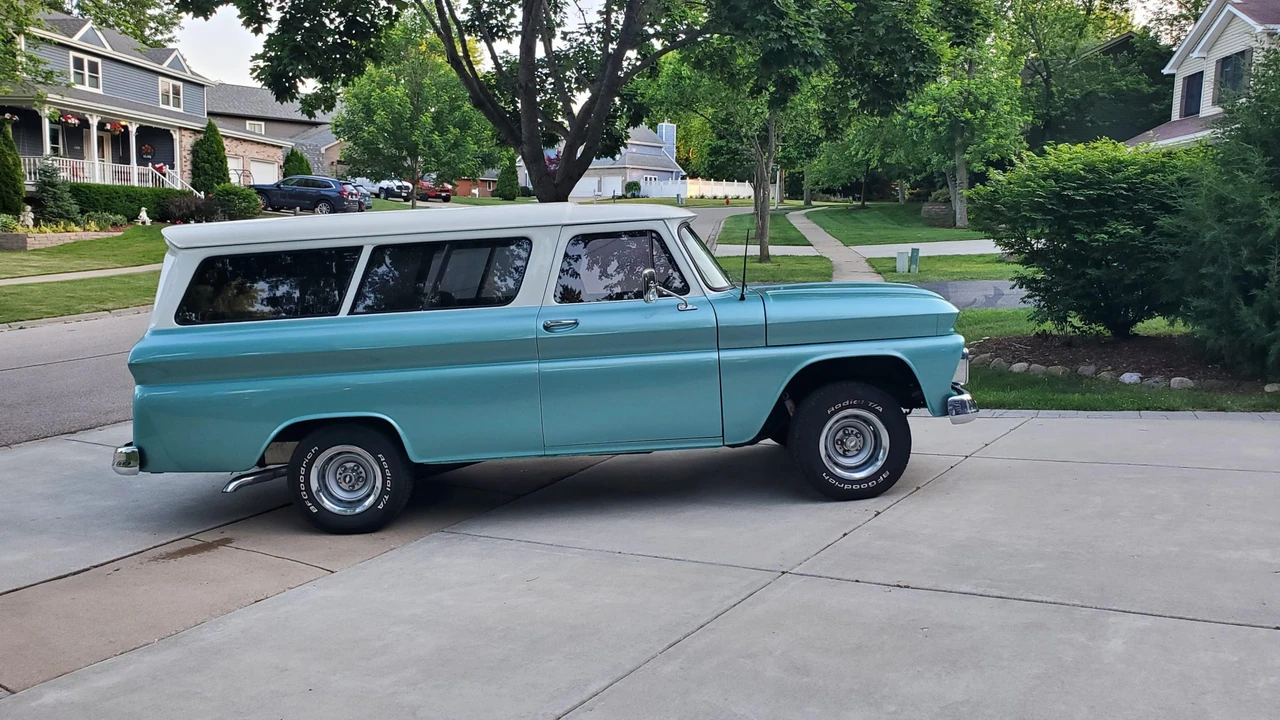 1965 Chevrolet Suburban 5th Gen - Image 11 of 31