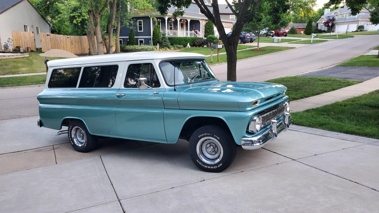 1965 Chevrolet Suburban 5th Gen - Image 12 of 31