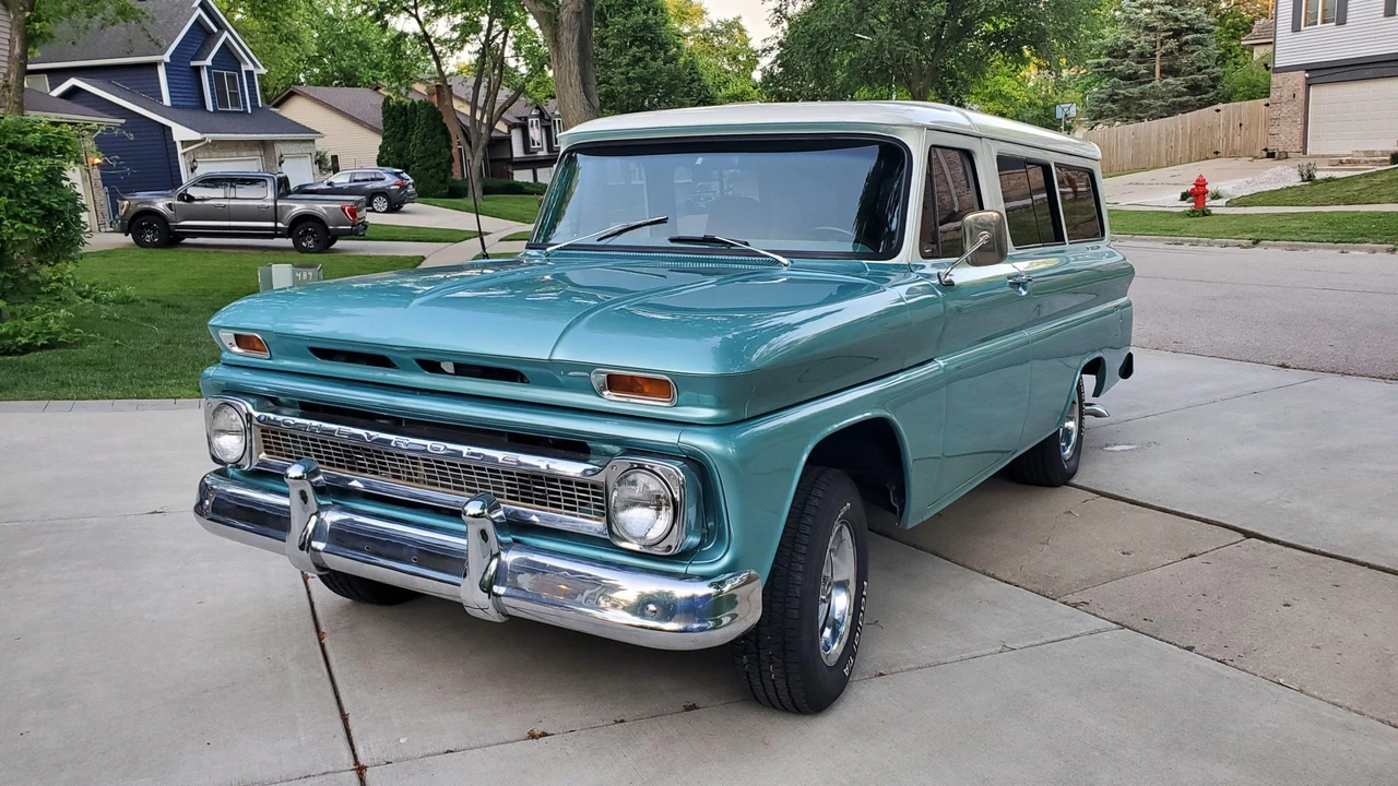 1965 Chevrolet Suburban 5th Gen - Image 2 of 31