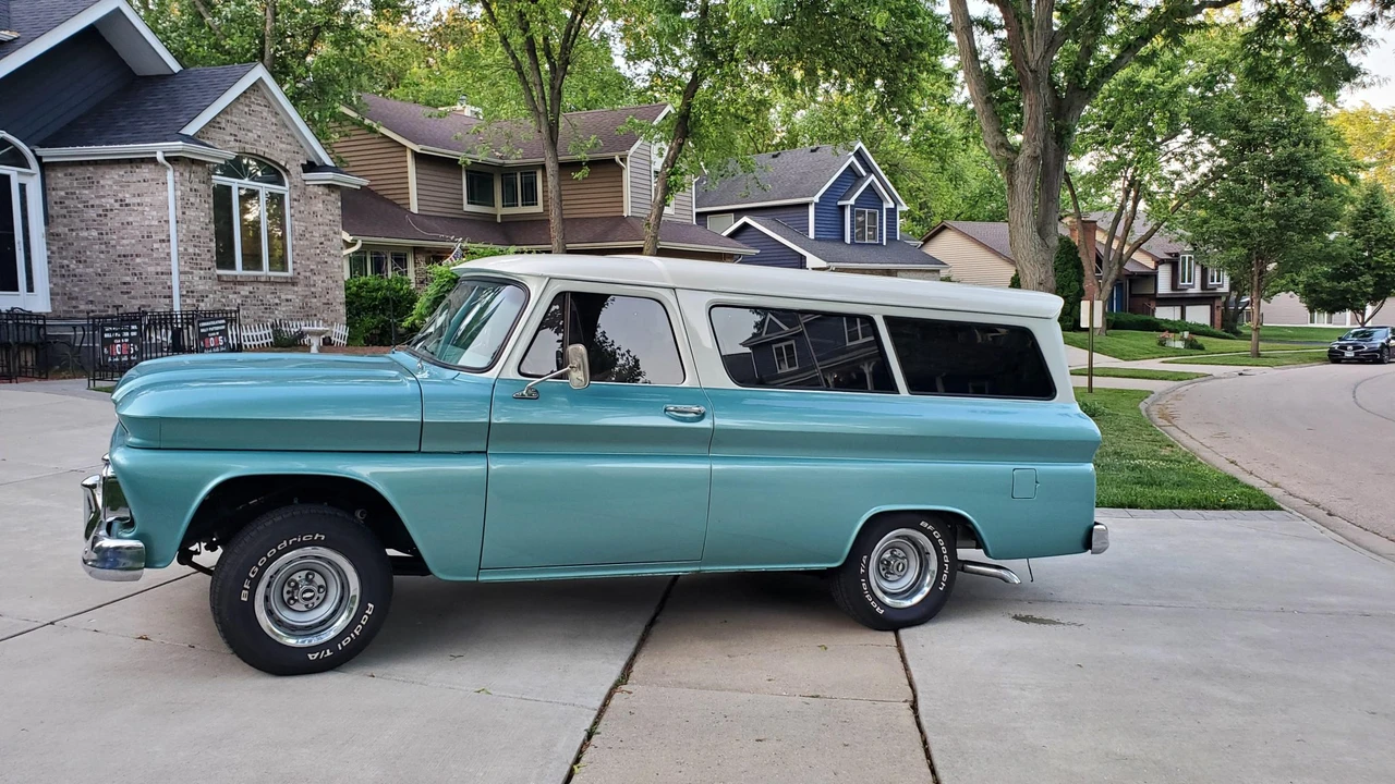 1965 Chevrolet Suburban 5th Gen - Image 4 of 31