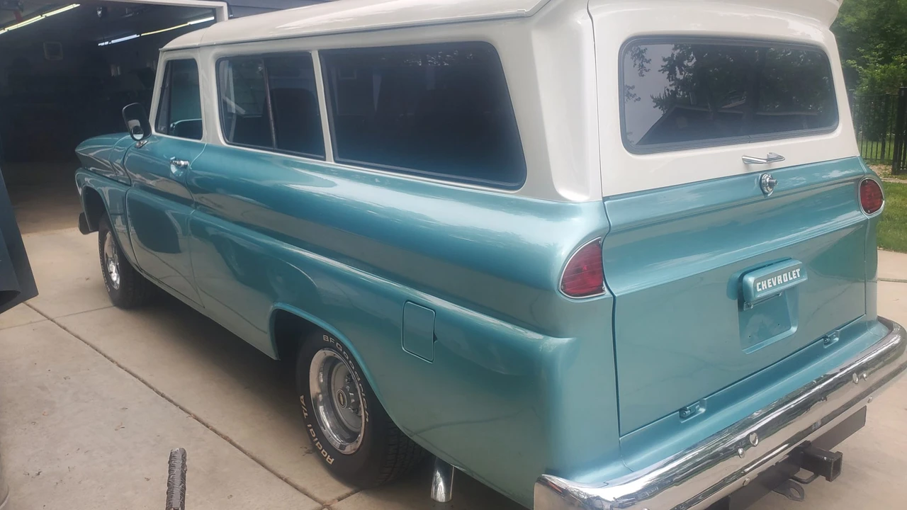 1965 Chevrolet Suburban 5th Gen - Image 24 of 31