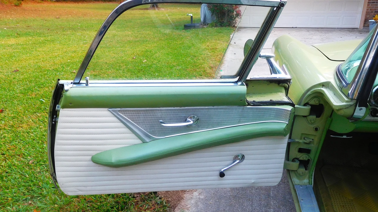 1956 Ford Thunderbird 1st Gen - Image 26 of 31