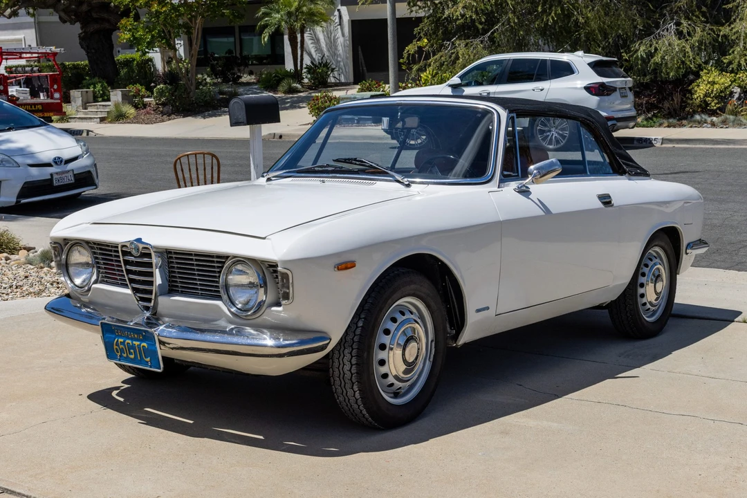 1965 Alfa Romeo - Image 12 of 31