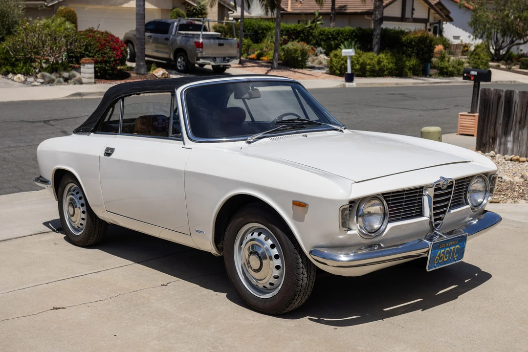 1965 Alfa Romeo - Image 10 of 31