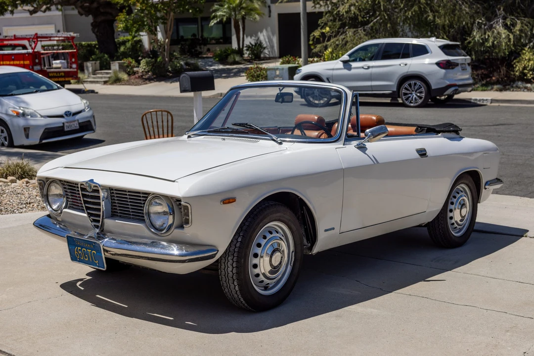 1965 Alfa Romeo - Image 4 of 31