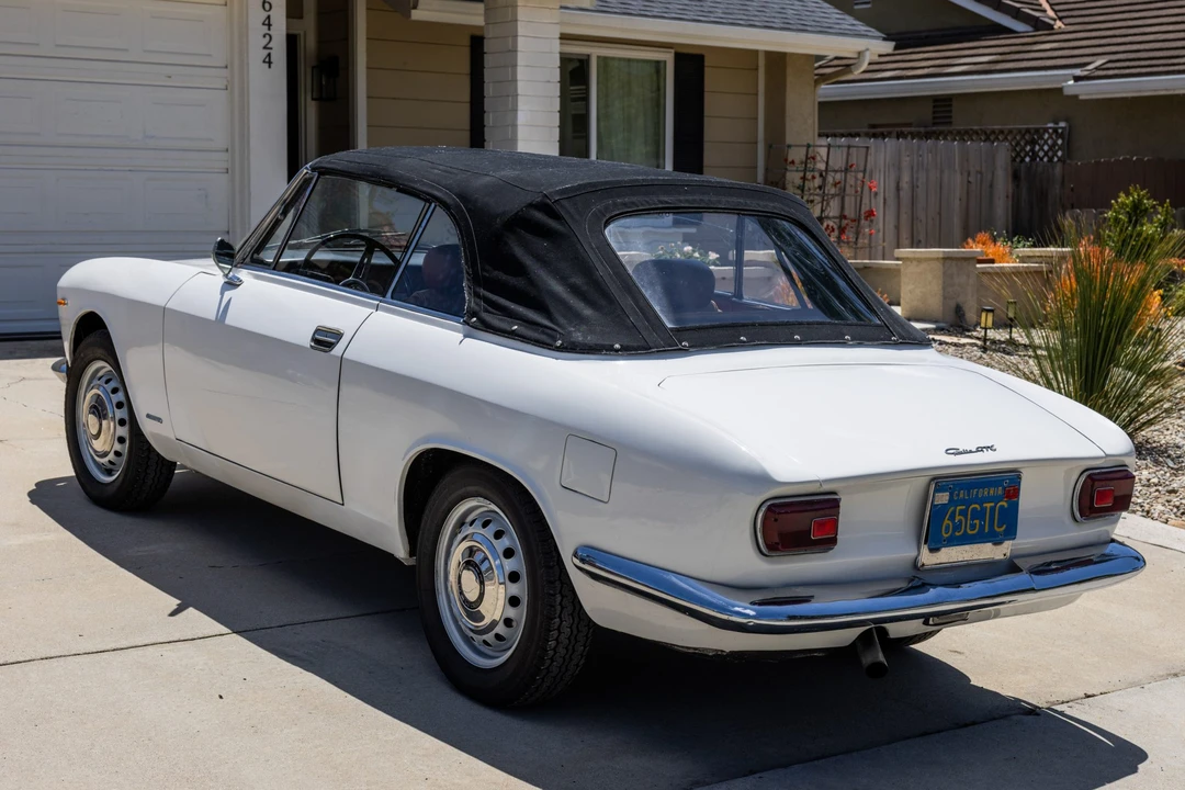 1965 Alfa Romeo - Image 14 of 31