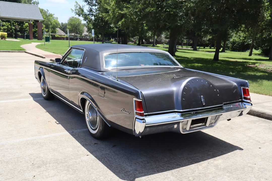 1969 Lincoln Continental Mark III - Image 18 of 31