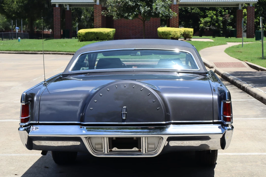 1969 Lincoln Continental Mark III - Image 15 of 31