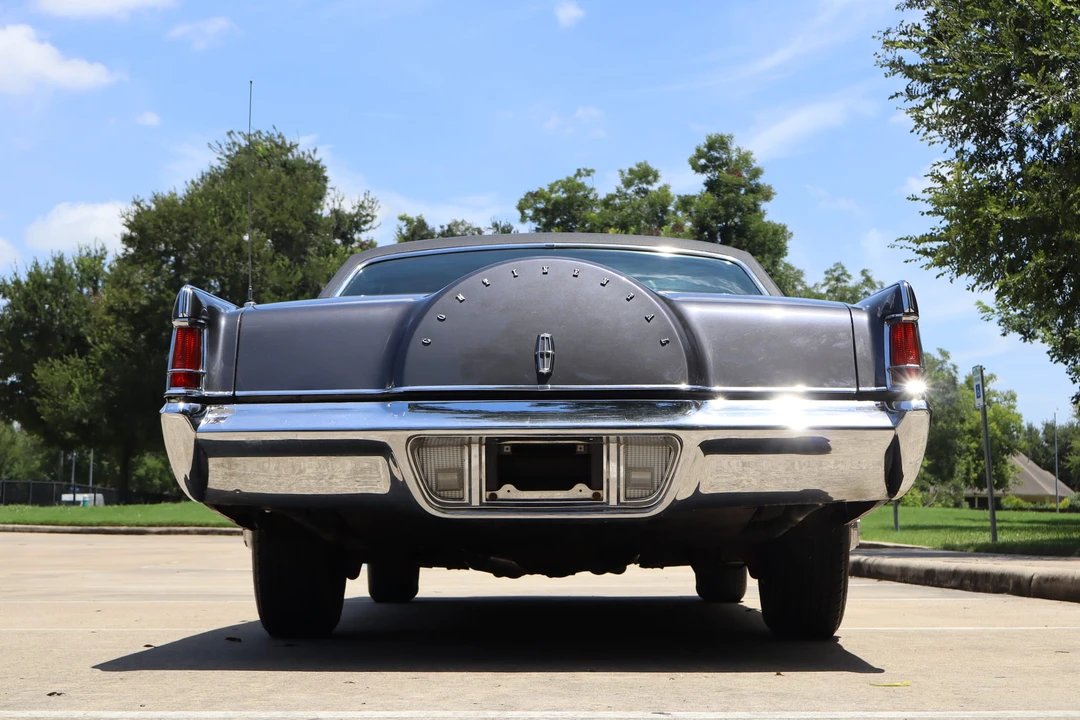 1969 Lincoln Continental Mark III - Image 17 of 31