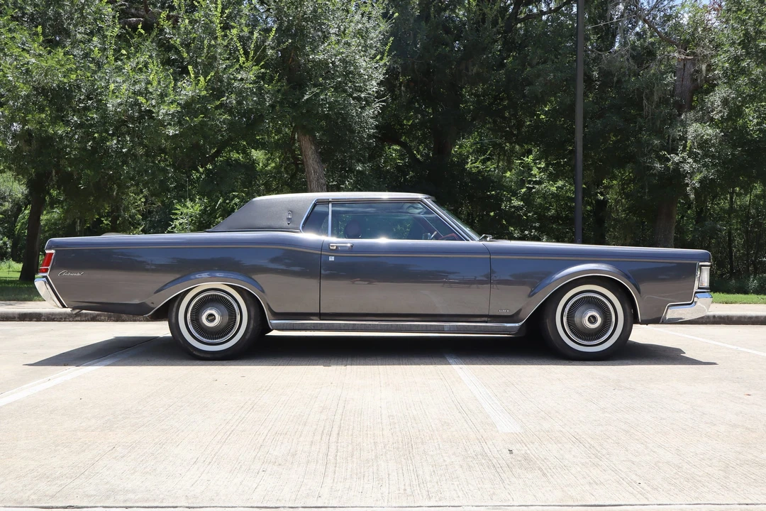 1969 Lincoln Continental Mark III - Image 11 of 31