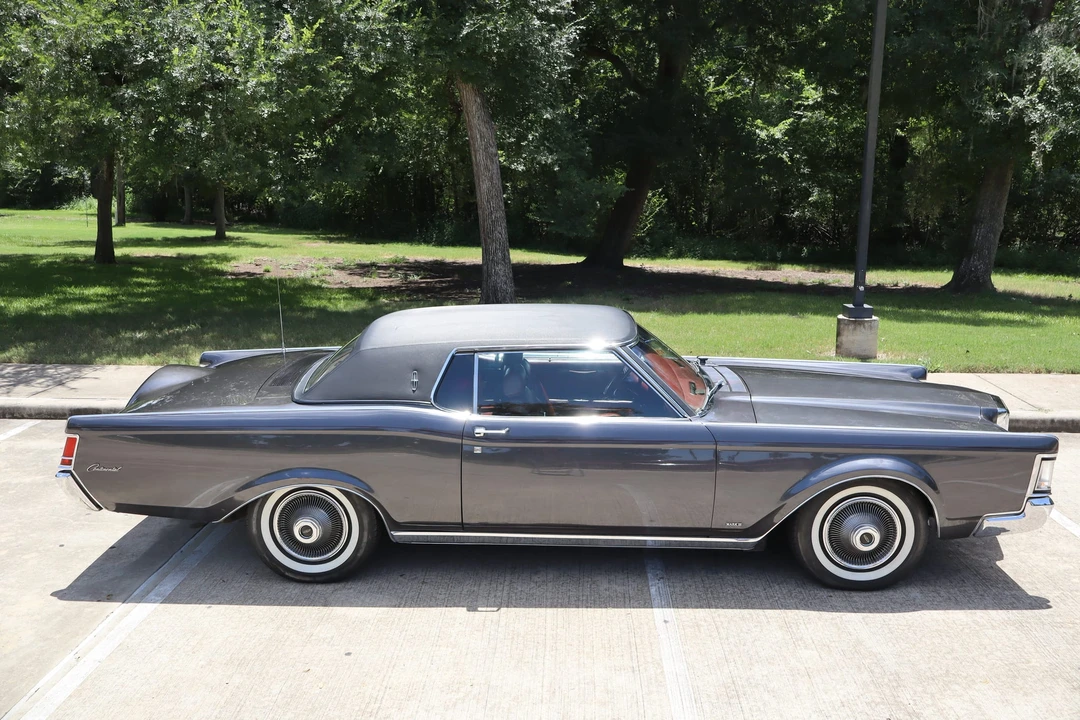 1969 Lincoln Continental Mark III - Image 12 of 31